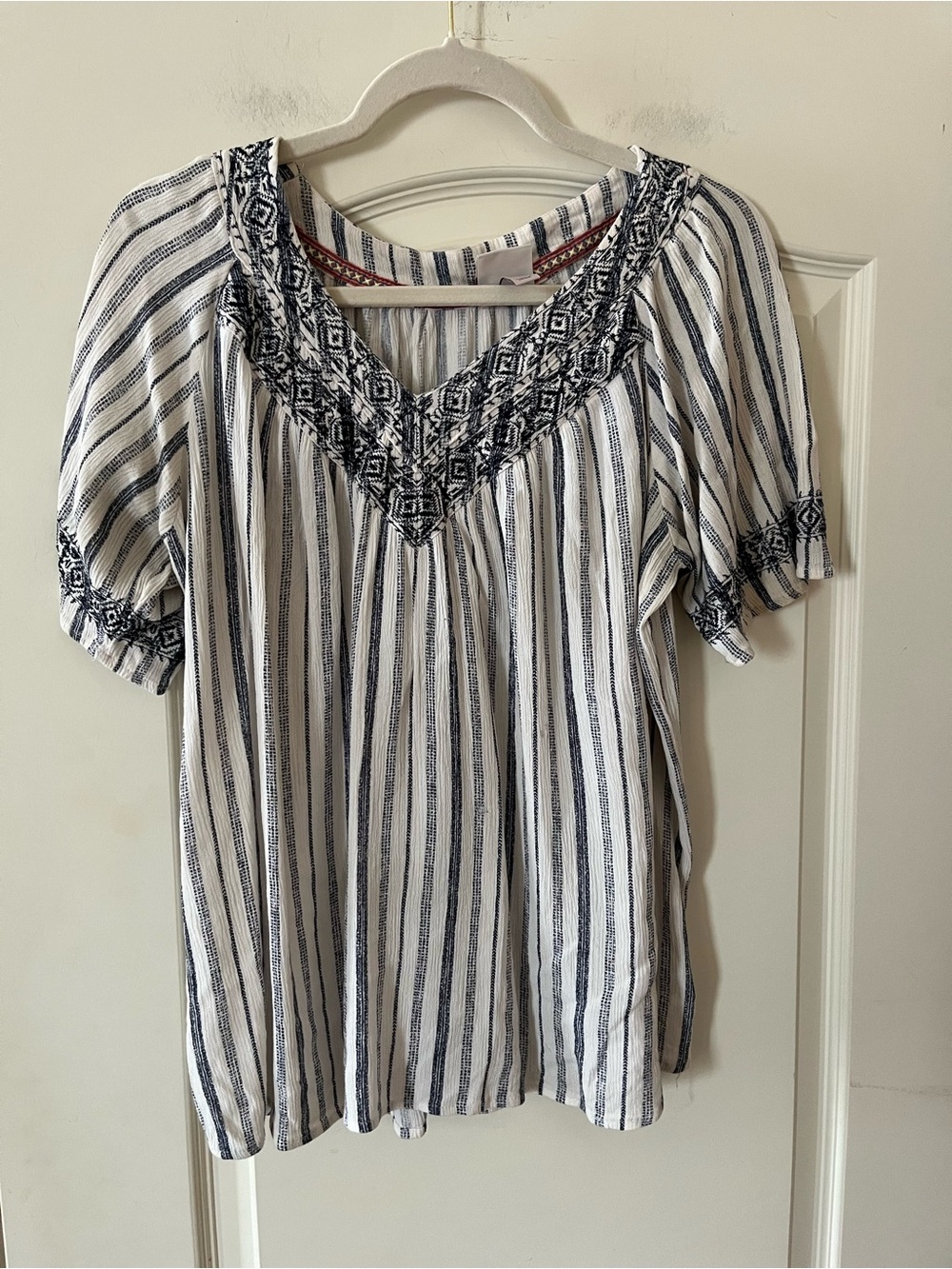 Knox Rose Sheek Short Sleeve Detailed V Neckline Vertical Lines Size Large